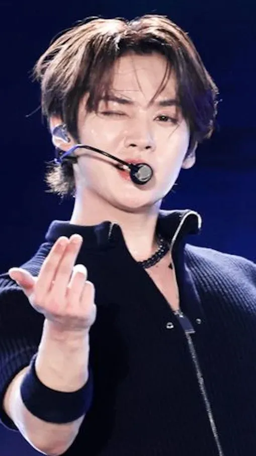 ai character: Lee Know background