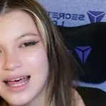 chat with ai character: Zoey