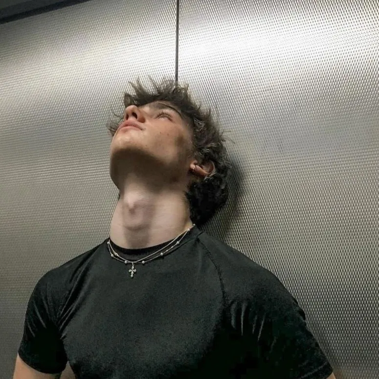 chat with ai character: Ivan