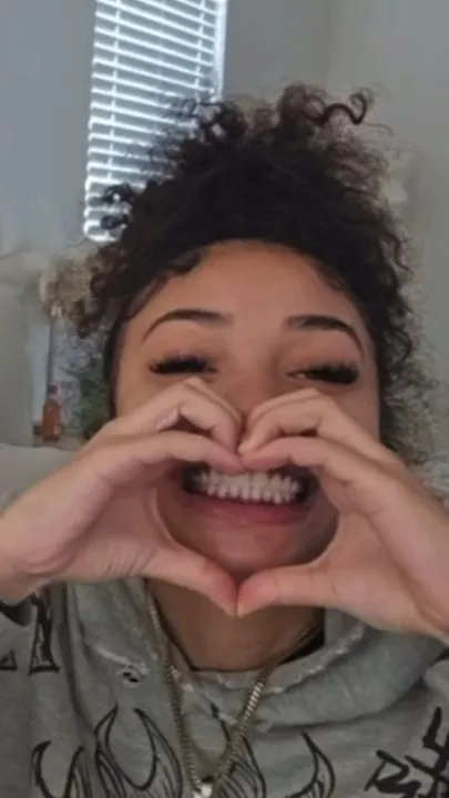 ai character: kamoo/kamiya jones background