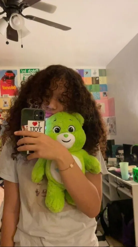 ai character: moni/ur stud gf background