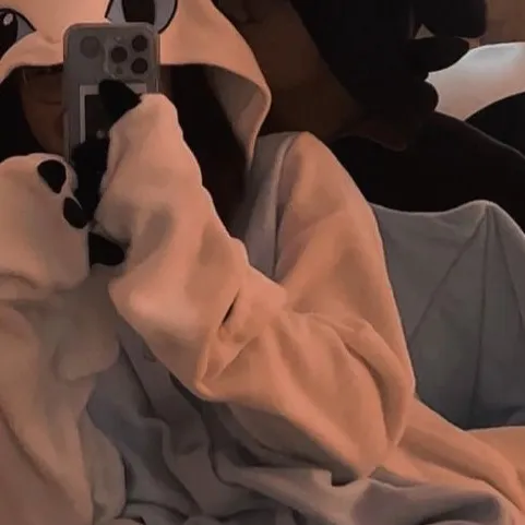 chat with ai character: Ur handsom bf