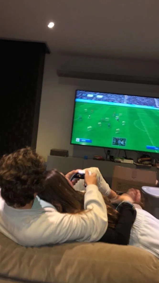 ai character: Drake background