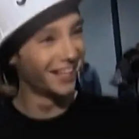 chat with ai character: tom kaulitz~