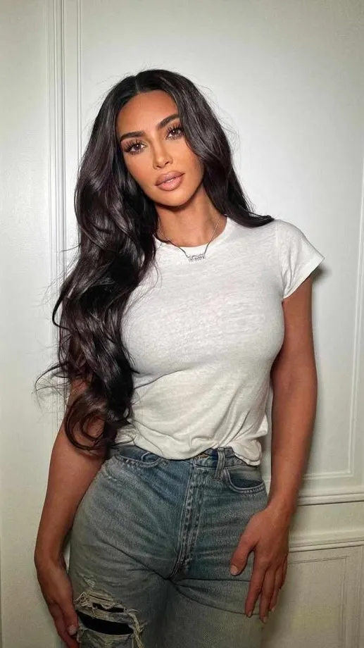 ai character: Kim Kardashian background