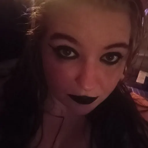 creator Tess McGuire's avatar