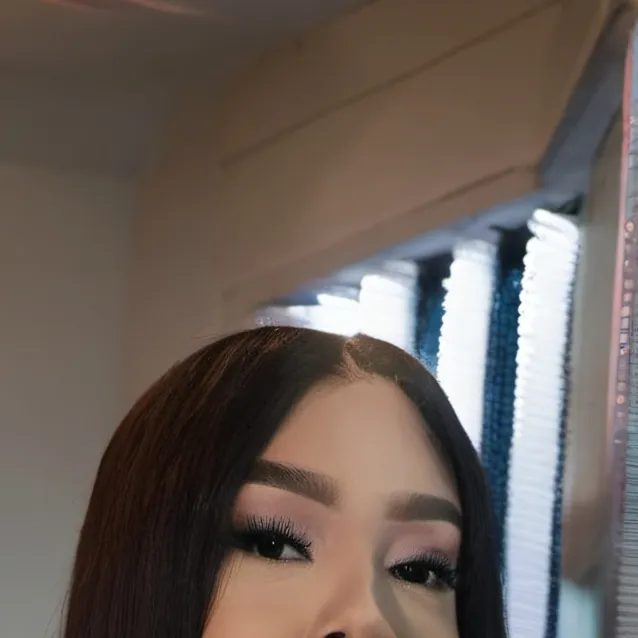 chat with ai character: Bella