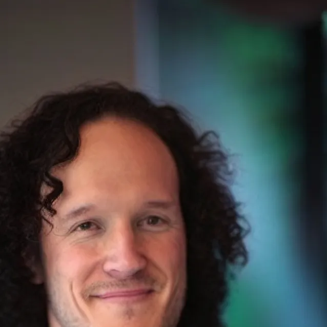 chat with ai character: Vivian Campbell 