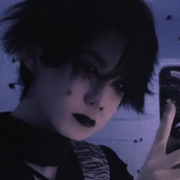 chat with ai character: Mike