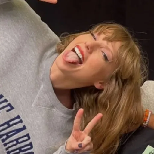 creator swiftie4life132289's avatar
