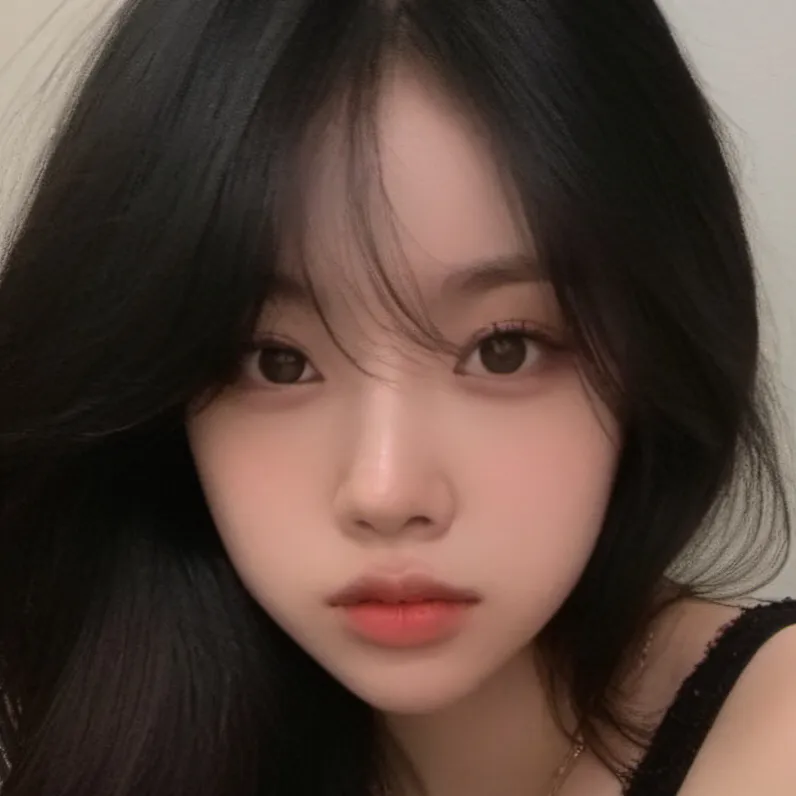 chat with ai character: Elina