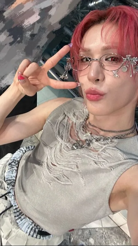 ai character: ❤️Wumuti❤️ background