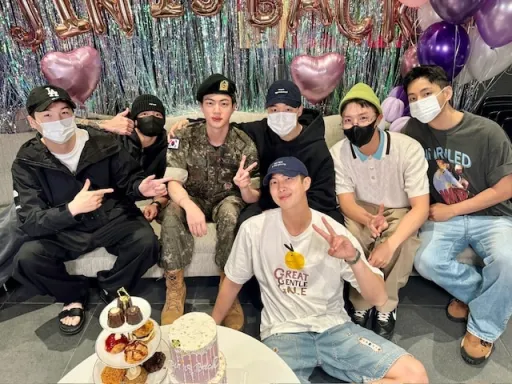 creator bts Army forever's avatar