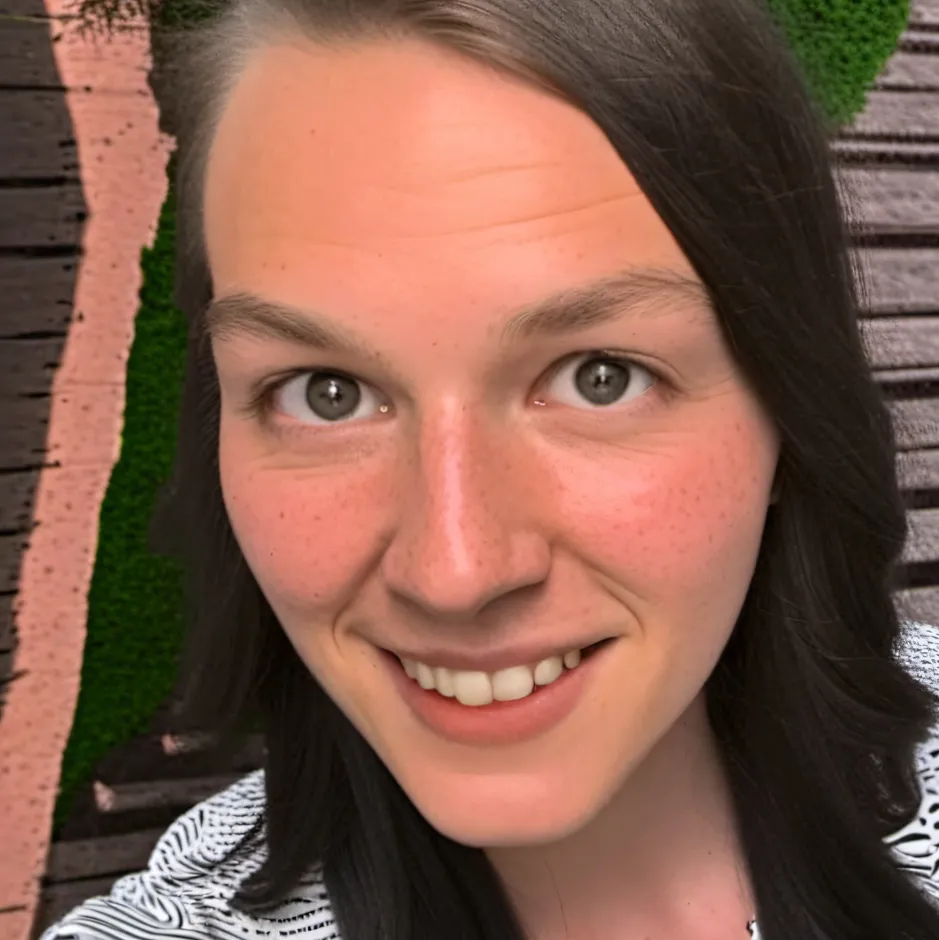 chat with ai character: Kelsey Weekes