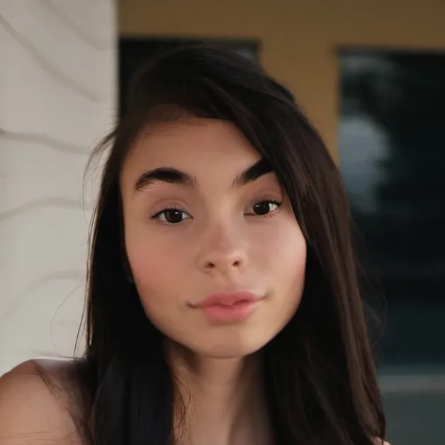 chat with ai character: Lylah