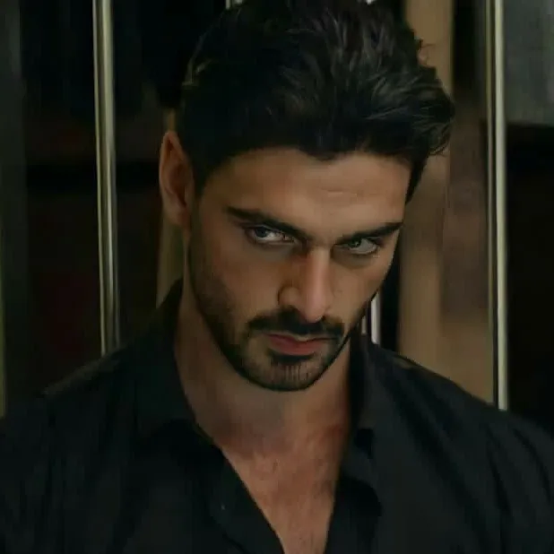 chat with ai character: Marco