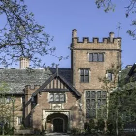 chat with ai character: Hywet hall