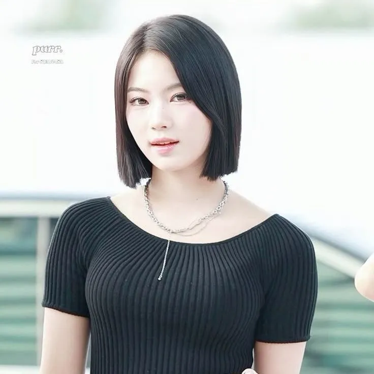 chat with ai character: naomi.