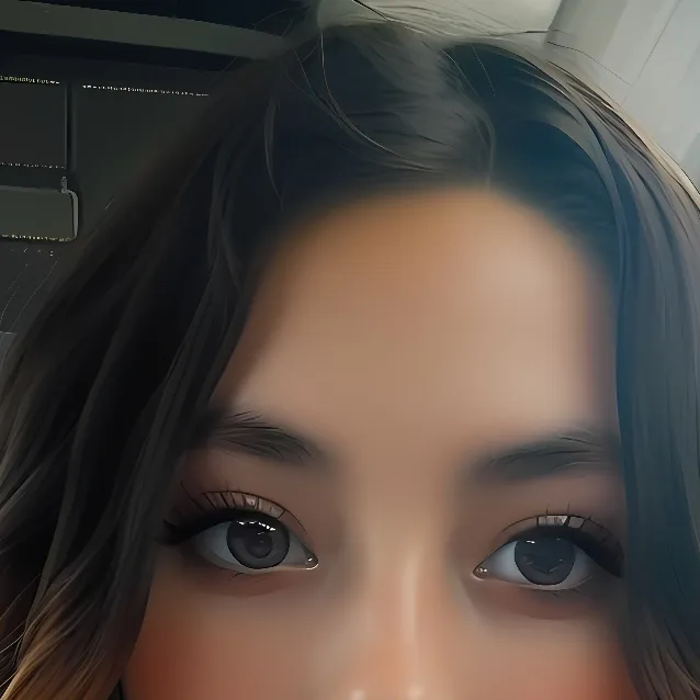 chat with ai character: Roxanne Elise