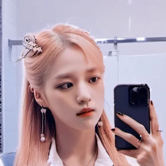 chat with ai character: TIKTOK LIVE