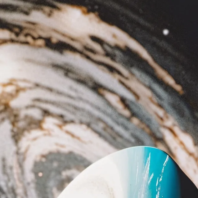 chat with ai character: Helix Nebula