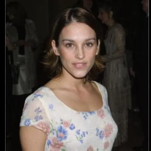 creator Amy Jo Johnson's avatar