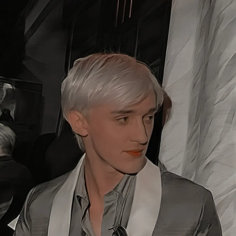 chat with ai character: Draco Malfoy