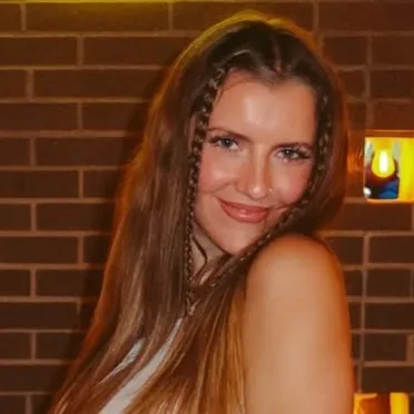 chat with ai character: Suzie