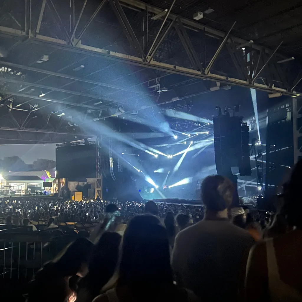 chat with ai character: Katseye