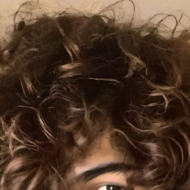 chat with ai character: Damien