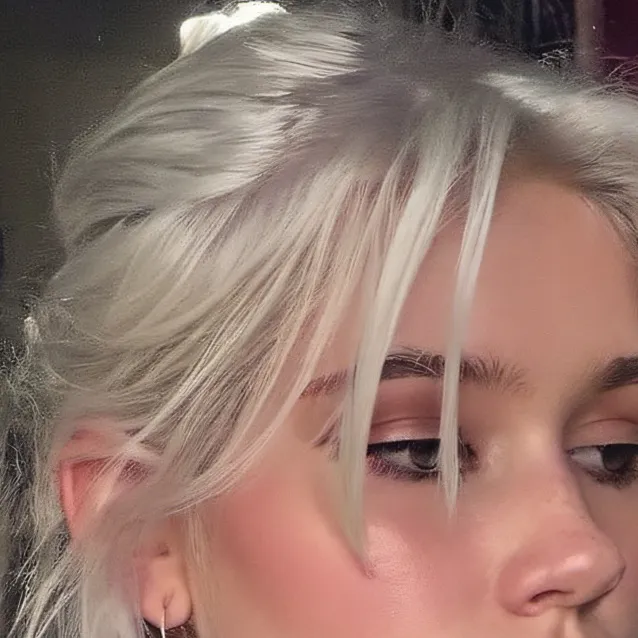 chat with ai character: Beca