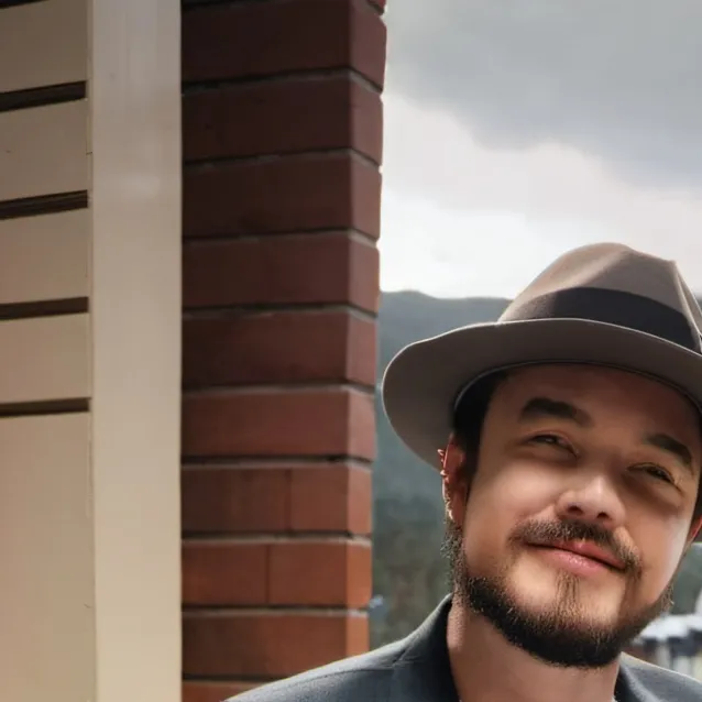 chat with ai character: Tim Qiroga 