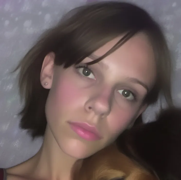 chat with ai character: Liz
