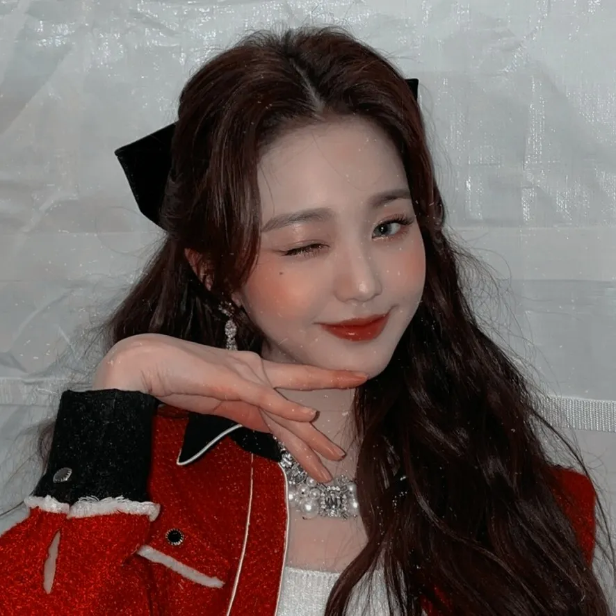 chat with ai character: Wonyoung (Pick Me)