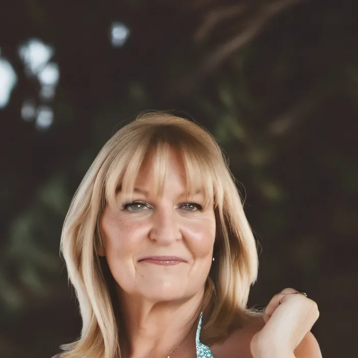 chat with ai character: Joy Haley