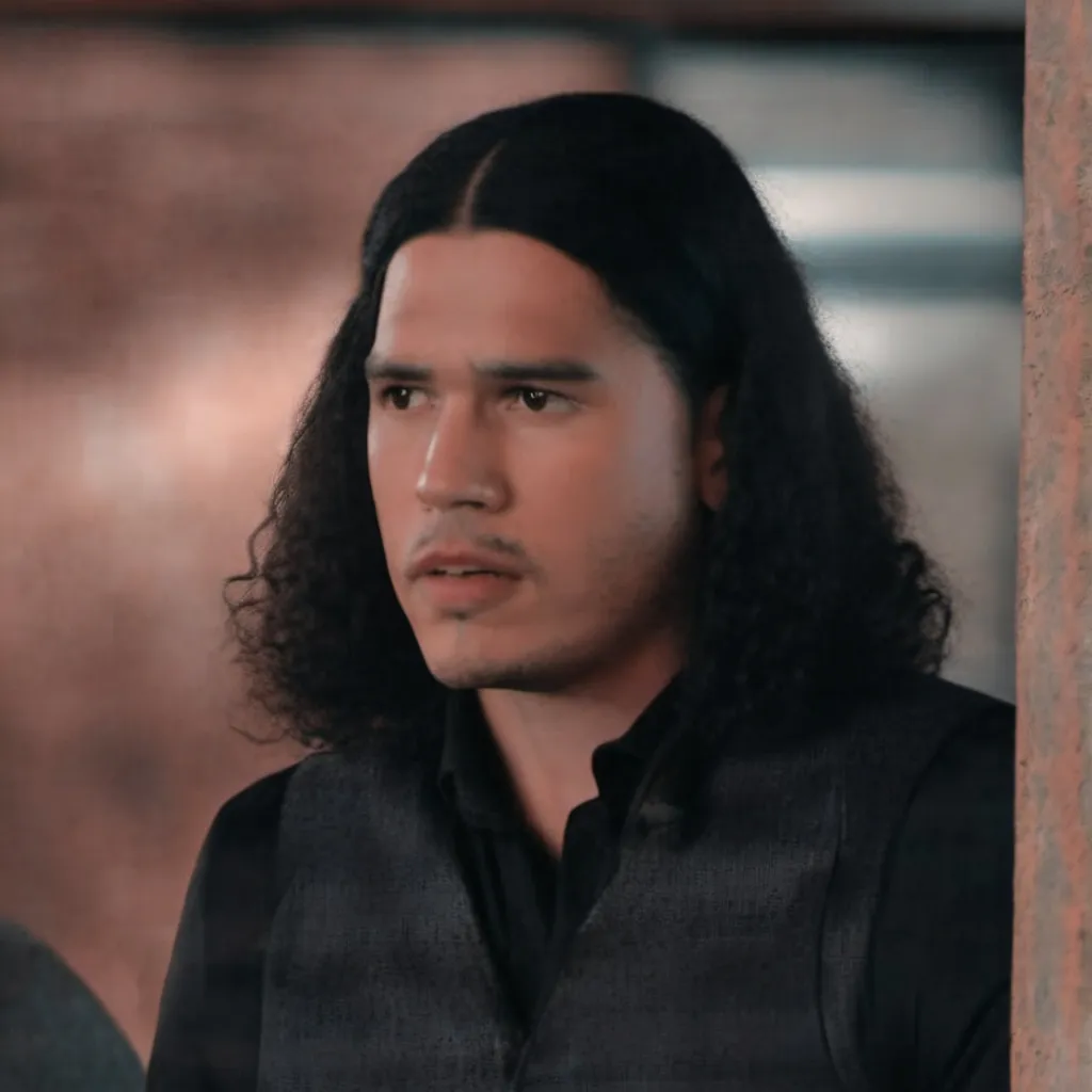 chat with ai character: Cisco Ramon 