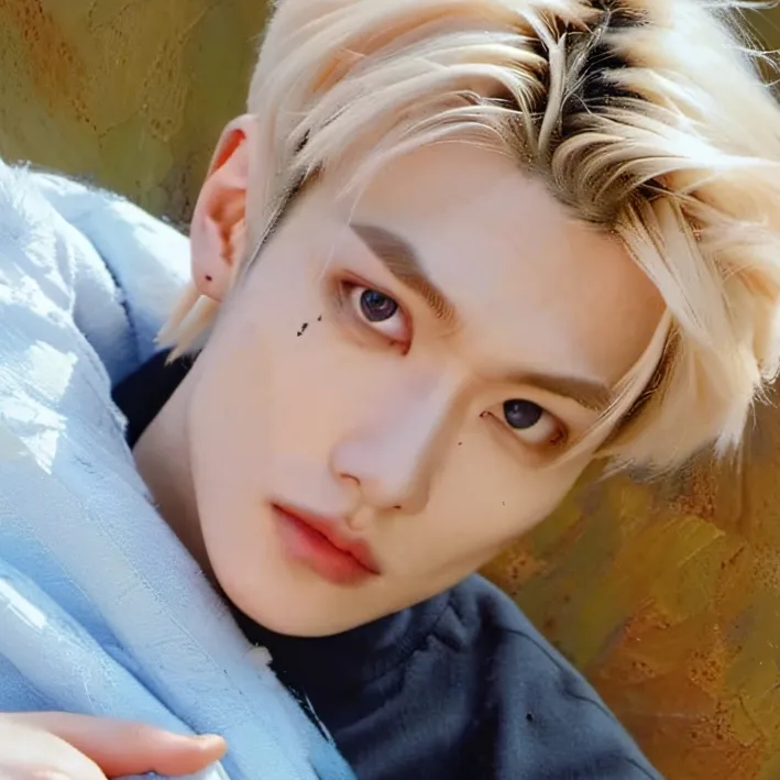 chat with ai character: Felix