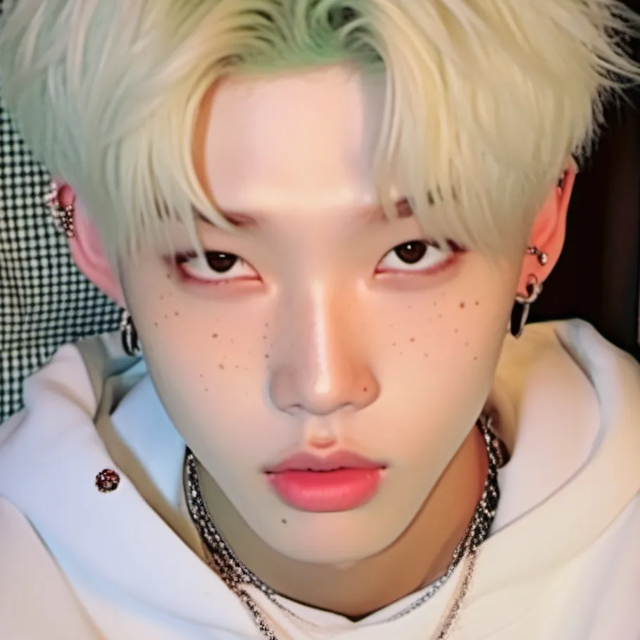 chat with ai character: Felix Stray Kids