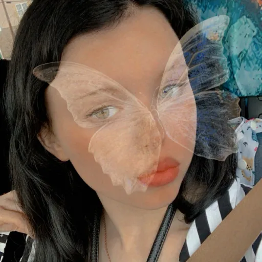 creator Lynne Davison's avatar
