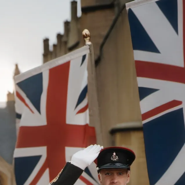 chat with ai character: Britain man