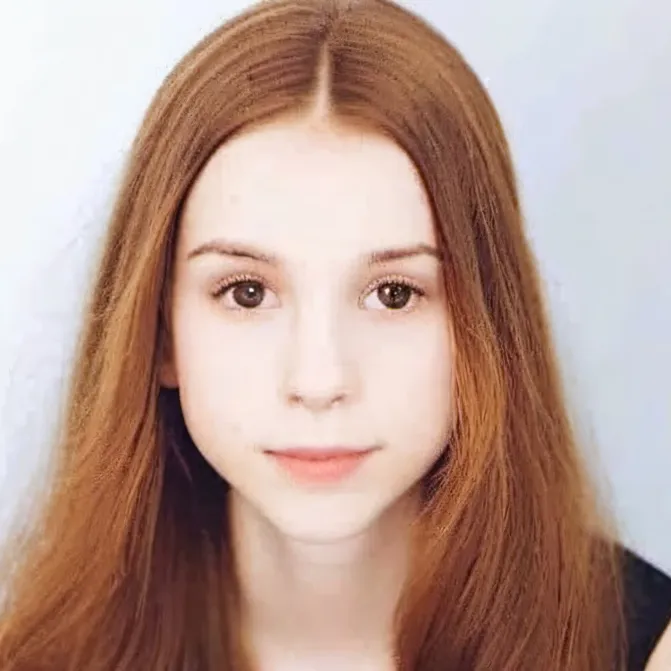 chat with ai character: Anna McNulty