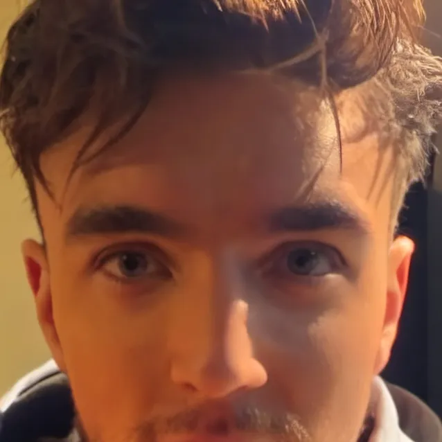 chat with ai character: inoxtag