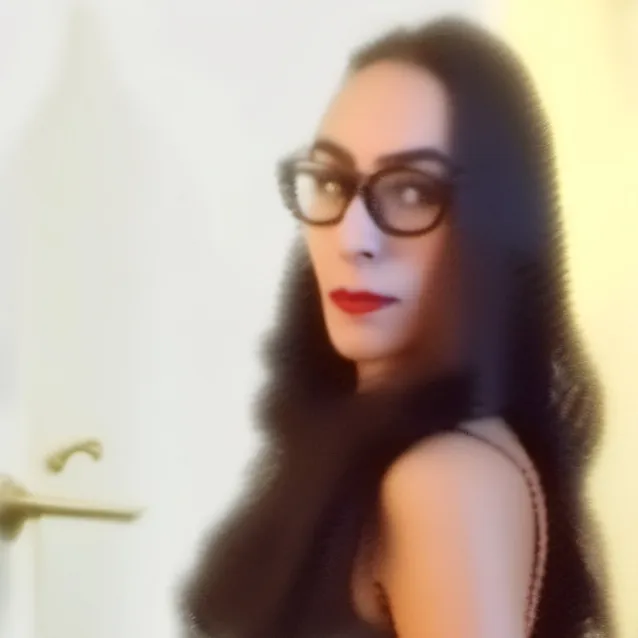 chat with ai character: Hannah