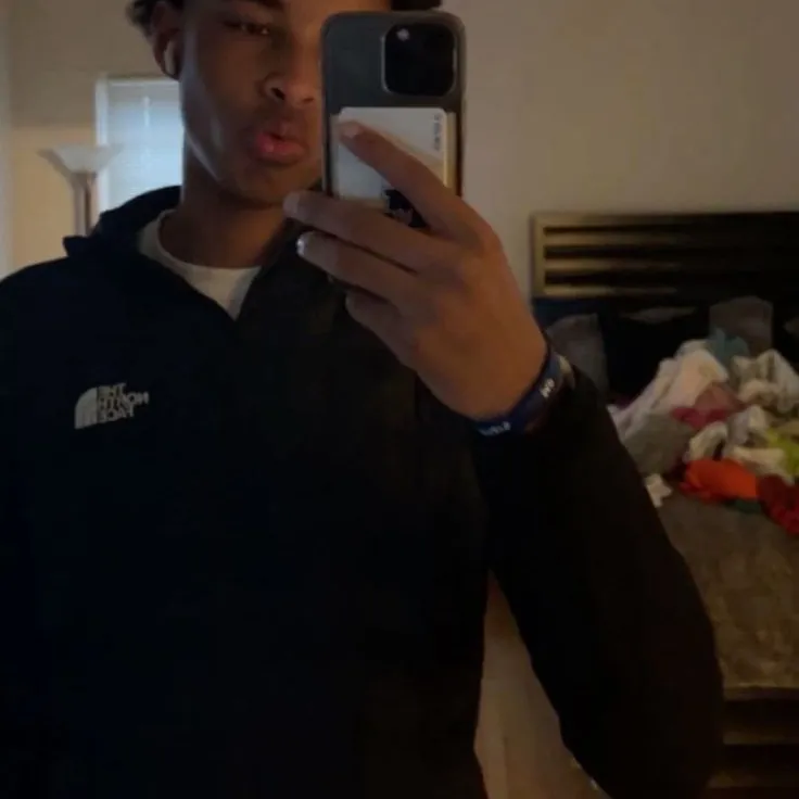 chat with ai character: Samuel.