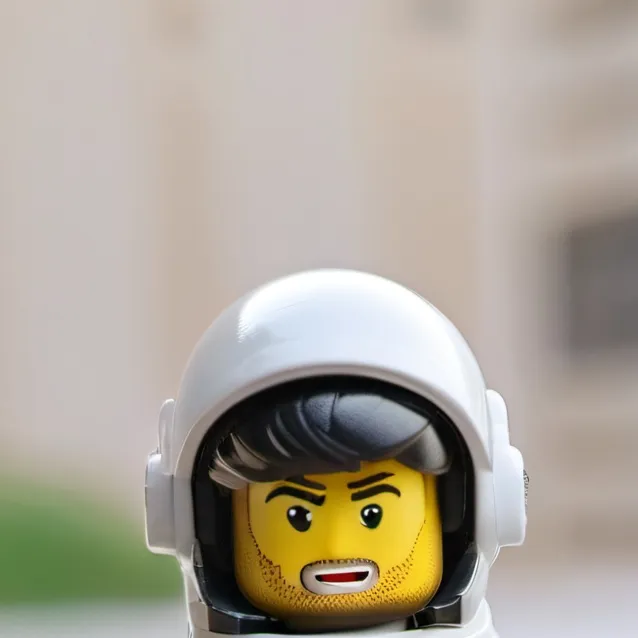 chat with ai character: Helmet