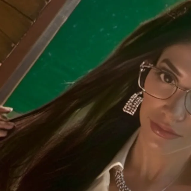 chat with ai character: Ms. Valencia