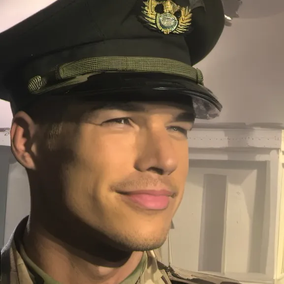 chat with ai character: Rudy