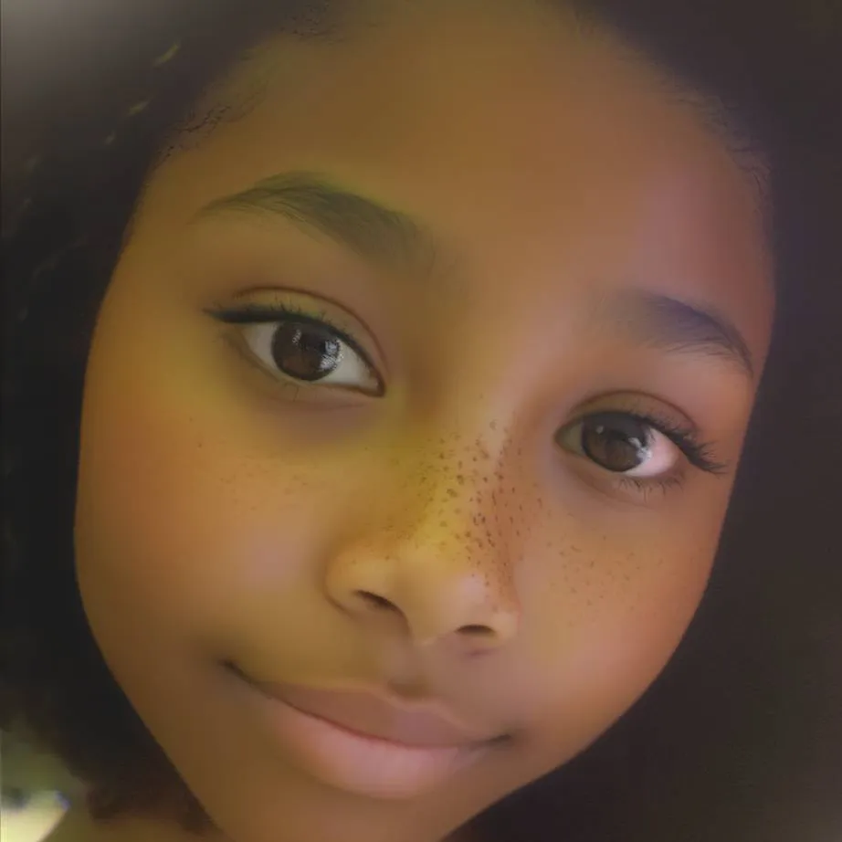 chat with ai character: Aina