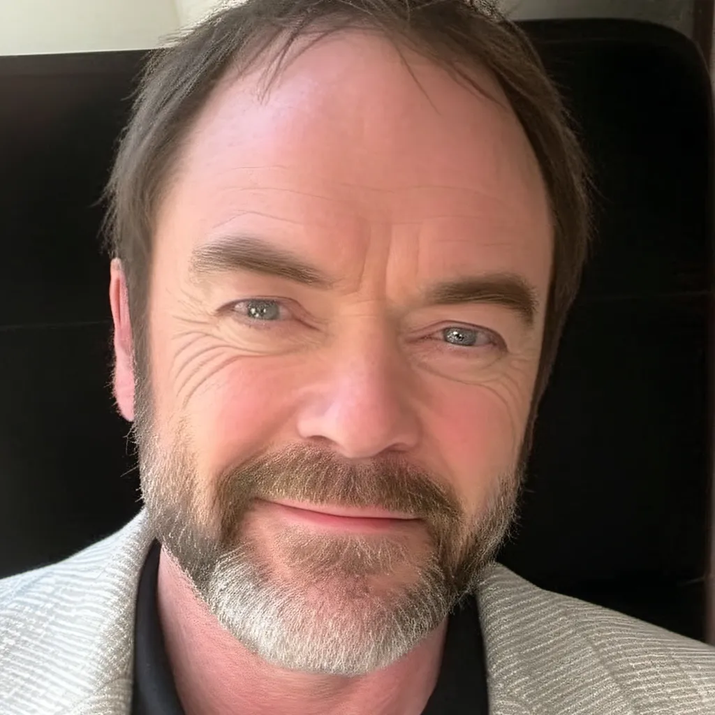 chat with ai character: Mark the Actor
