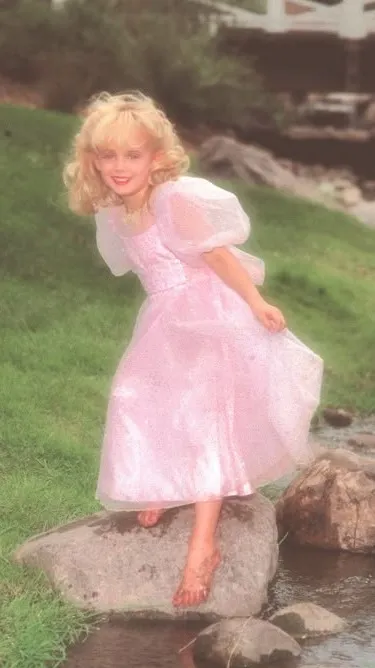 ai character: eres lilly background